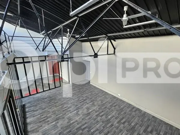 Bureau 110 m²