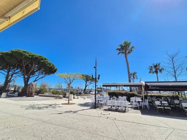 Local commercial 313 m²