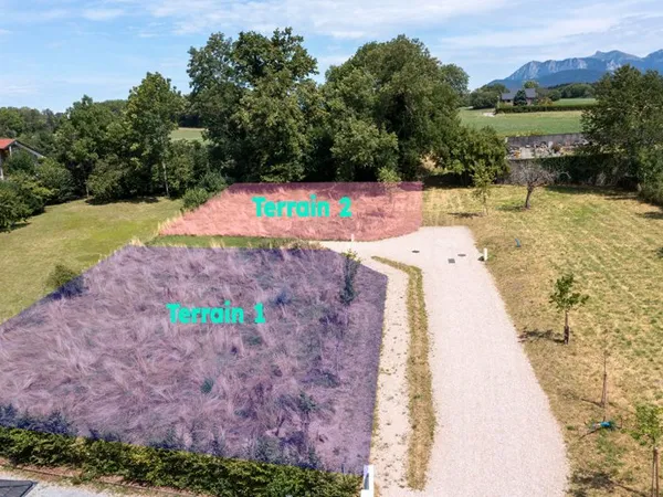 Terrain 700 m²