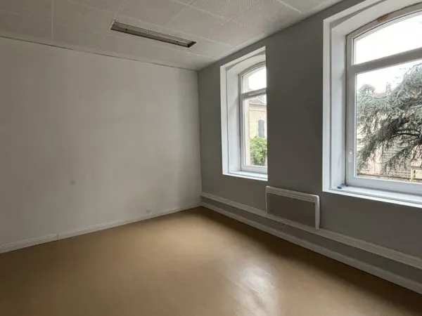 Bureau 20m2 avec salle d'attente commune