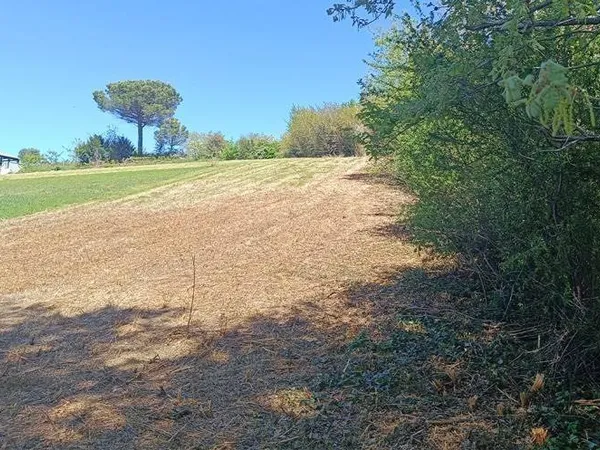 Terrain constructible 1891 m²