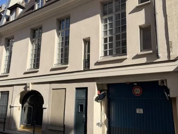 Stationnement Location Paris   35000€