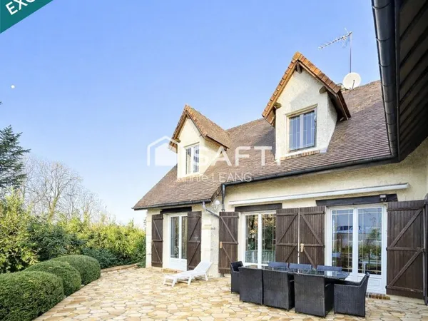 Maison de charme type mini-château à Montévrain, grands volumes et terrain de 1 167 m² à deux pas du