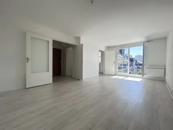 A DEUX PAS DU CENTRE ET DU CHEM DU HALAGE APPARTEMENT EXPOSÉ