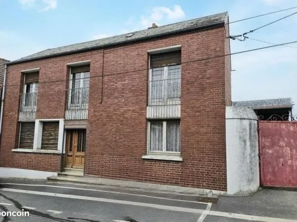 Maison avec bâtiments de ferme