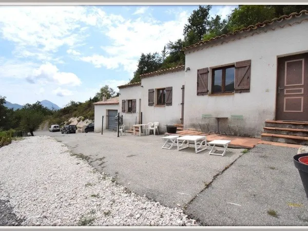Immeuble à vendre DEMANDOLX Gorges du Verdon plusieurs appartements