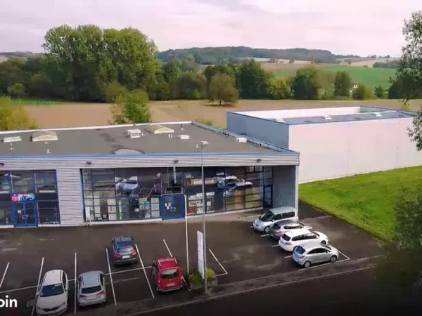 Beau bâtiment à usage mixte 1.809 m² - Terrain : 51,05 ares - ZA WOERTH-SUD