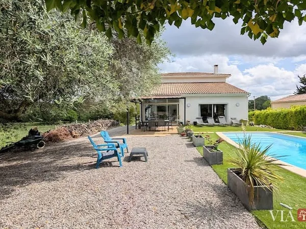 À vendre Grande maison contemporaine avec piscine à Puisserguier (20 min de Béziers)