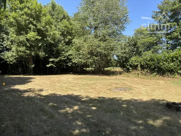 Terrain de 1385m² dont 1045m² constructible