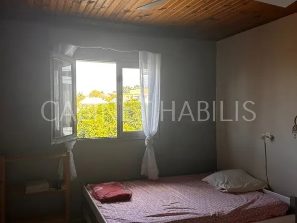 À LOUER - CHAMBRE MEUBLÉE DE 12,45 M2 ENVIRON - LE TAMPON -