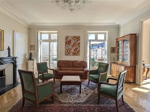 Appartement 7 pièces 176 m²