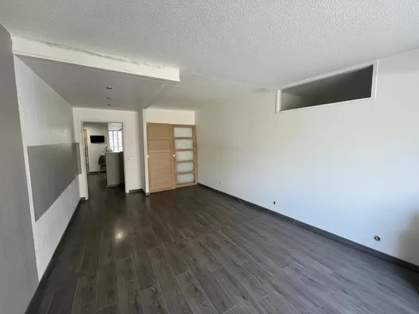 Appartement 2/3 pièces avec balcon, fort potentiel de réaménagement