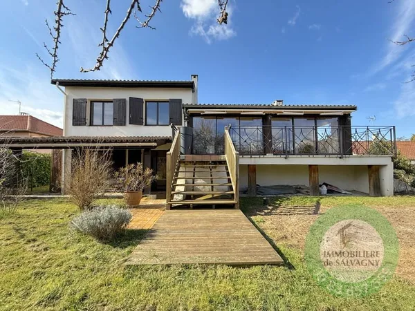 A vendre maison familiale de 200 m2 habitables au coeur de D
