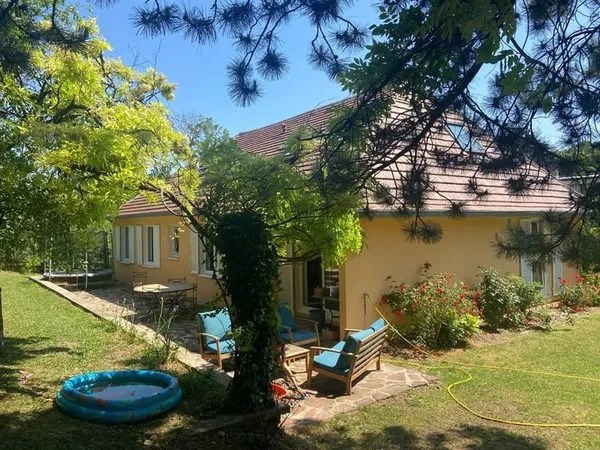 Maison Location L'Étang-la-Ville 12p 220m² 4850€