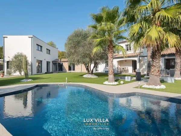 Belle Villa contemporaine avec dépendance