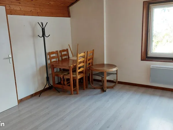 Studio F1 chambre en comble 3ème étage