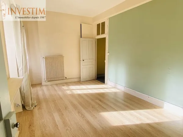 BLOIS HYPER CENTRE .Grand Appartement 4 Chambres