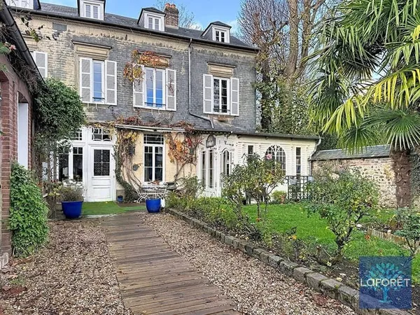 Maison 6 pièces 156 m²
