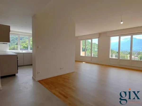 GIERES, au coeur du village, appartement en étage élevé, lumi