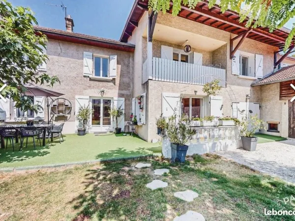 Grande maison familiale / 211m2 / 5 chambres / garage double / dépendances / Colombe