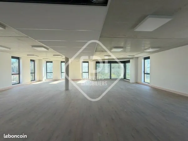 BUREAUX 205 m² VENDARGUES