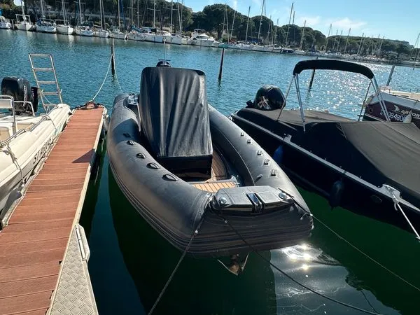 Loue appontement saison port Camargue