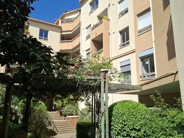 Location - Appartement T2 de 46 m2 avec balcon et cave - Pro