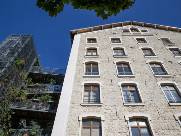 Local 1 pièce 52 m²