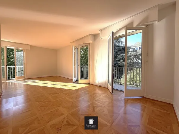 AVENUE DE PARIS - MERMOZ - HAUT STANDING - 4 Pièces - Séjour cheminée -2 Ch 90m2 Balcon Cave Pkg