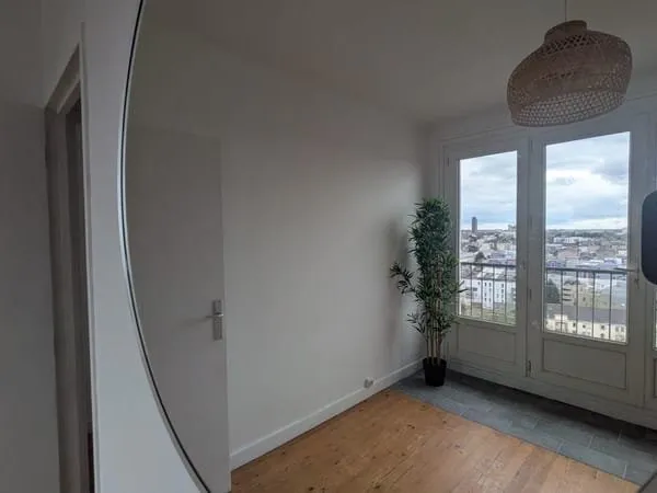 NANTES CHALATRES Dernier étage AVEC VUE