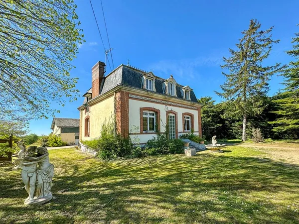 Maison 8 pièces - 5 chambres - 248m2 habitables - Terrain de