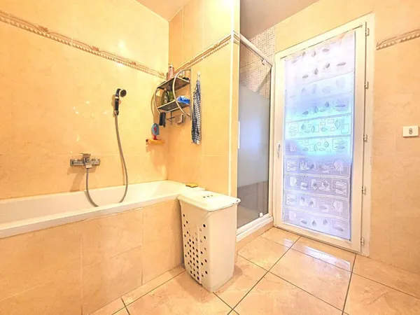 PERPIGNAN Jolie villa 5 pièces, 2 faces, 160m2, saint Louis de Gonzague.