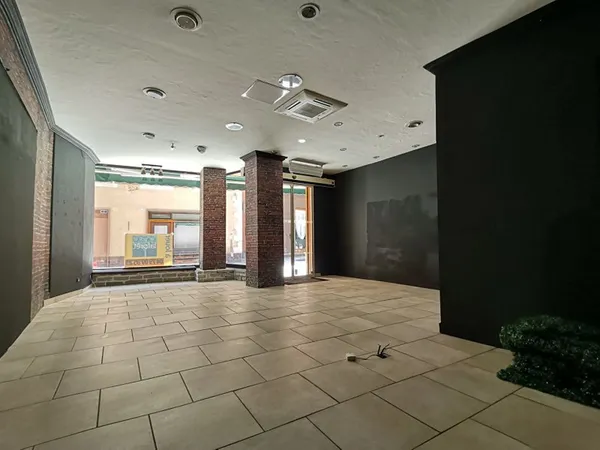 Local commercial 3 pièces 68 m²