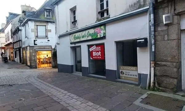 PONTIVY - LOCAL COMMERCIAL - RUE DU FIL
