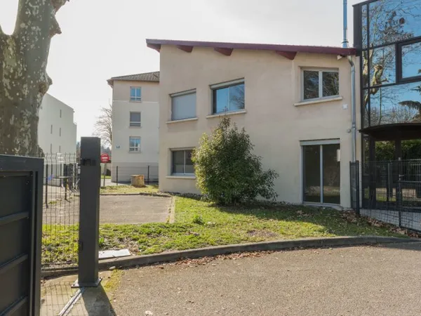 APPARTEMENT RC 3 pieces voir 4 +terrain jouissance privative