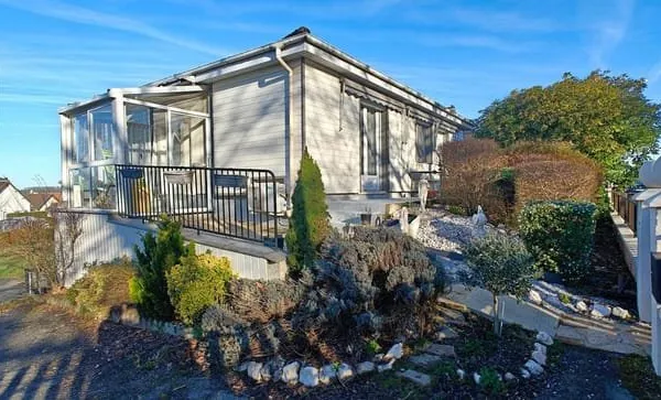 Maison lumineuse avec sous-sol total, au calme et à 10 min du centre-ville!