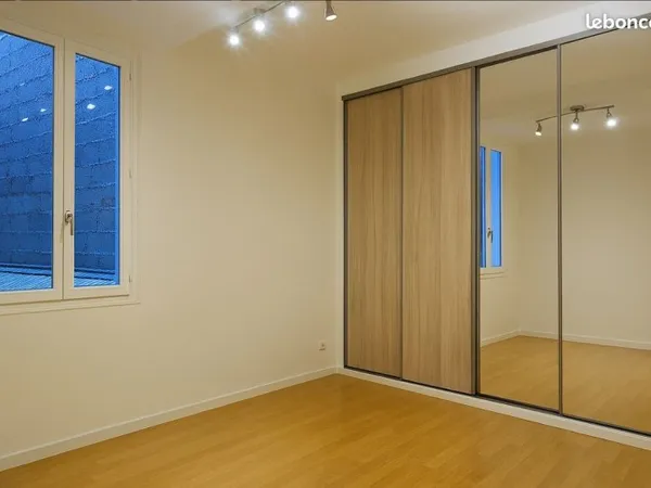 Loue Grand T2 46 m² RENOVE à ROUEN / CHU
