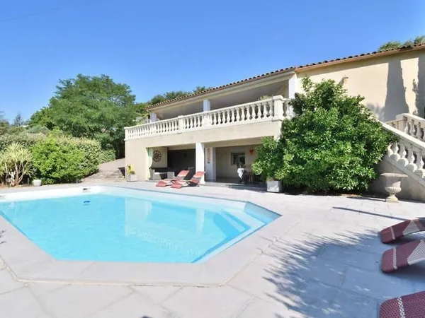 Maison 5 pièces 145 m²