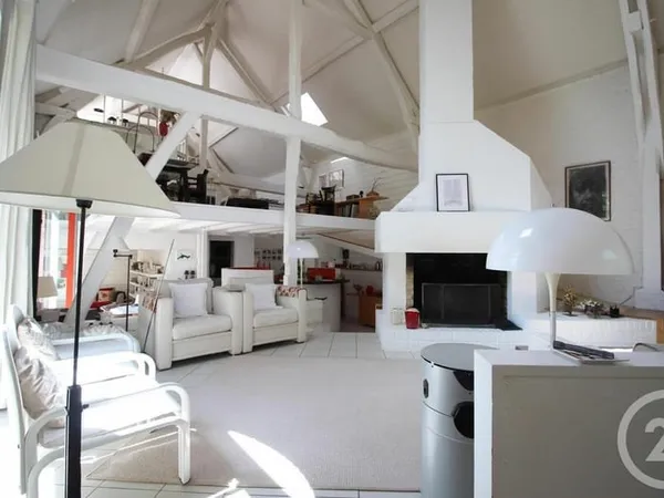 Maison 10 pièces 272 m²