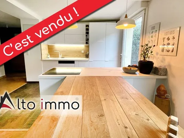 Appartement F3 rénové de 60m2 en rez-de-jardin de 150m2