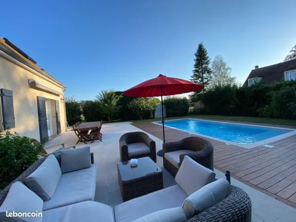 Villa familiale 180 m² - 5 chambres - piscine - calme - centre village