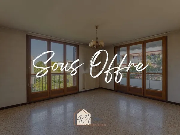 Charmant T2 de 51.96m2 avec grand balcon + cave & parking pr