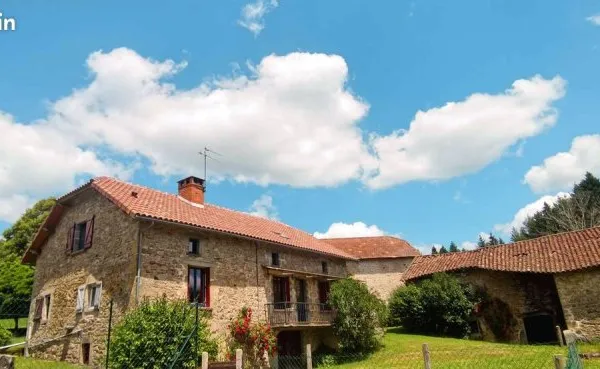 Propriété en pleine nature avec piscine et dépendances