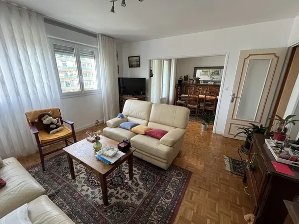 Appartement 4 pièces 9 m²