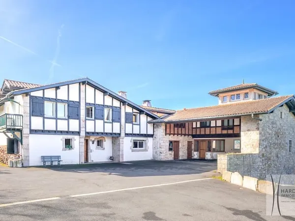 URRUGNE - VILLA FAMILIALE