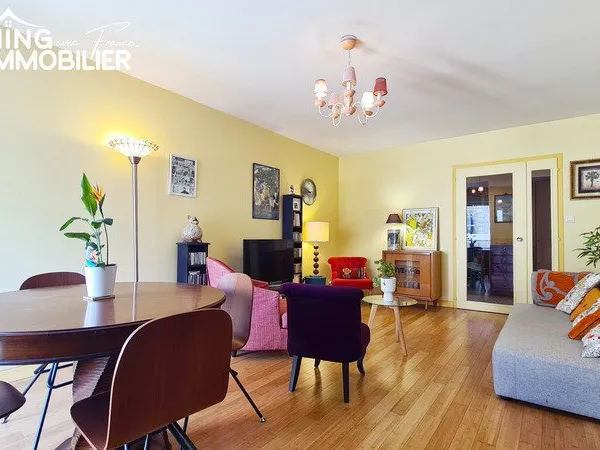 Hyper centre, appartement 2 chambres, terrasse et stationnement : rare à 1 minute de la Brèche