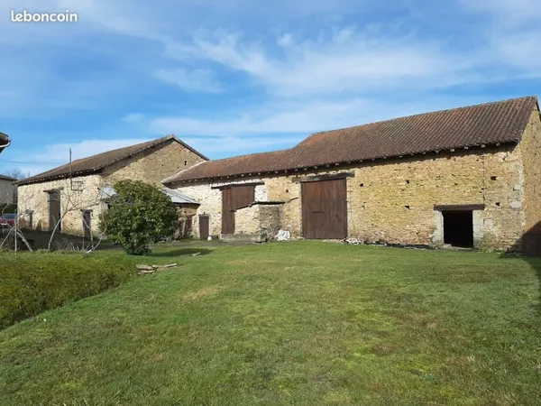 Maison avec granges et terrain secteur Châlus
