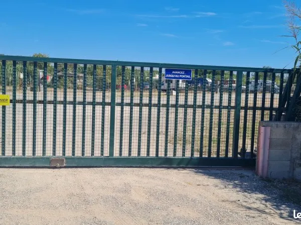 Terrain Location Fréjus  250m² 650€