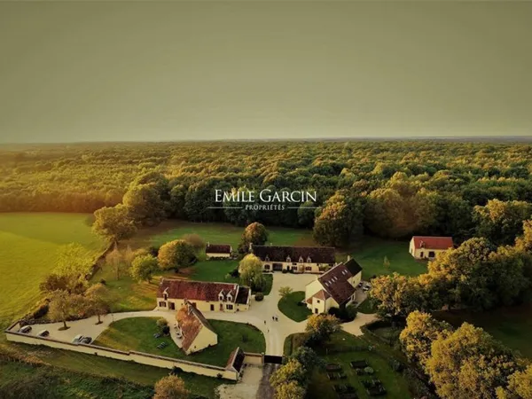 A VENDRE- Mézilles - Bourgogne - 89- Propriété entièrement restaurée, 18 ch avec piscine et spa sur 