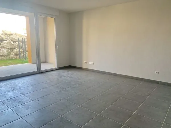T3 avec parking, terrasse et jardin à JUVIGNAC